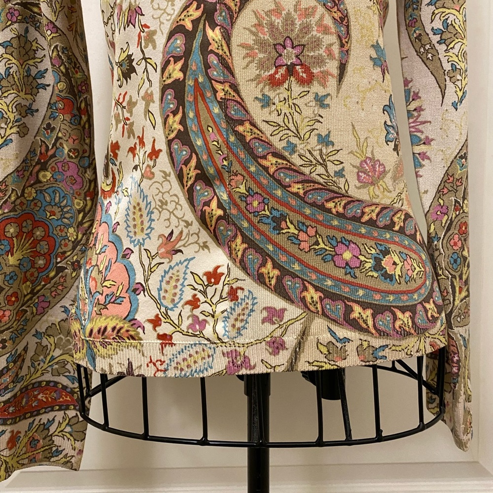 Excellent Etro Cream and Brown Paisley Graphic Fitted Silk Sweater Size 38 Small - Picture 4 of 8